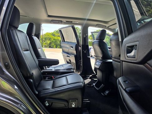 Used 2014 Toyota Highlander Limited Platinum AWD/4WD image 30