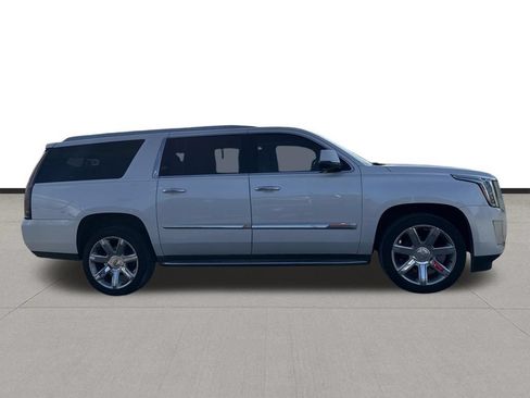 Used 2016 Cadillac Escalade ESV Luxury RWD image 4