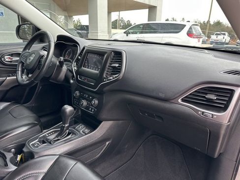 Used 2019 Jeep Cherokee Latitude Plus image 43