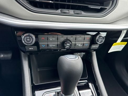 Used 2026 Jeep Compass Limited w/ Sun, Sound & Navigation Group image 20