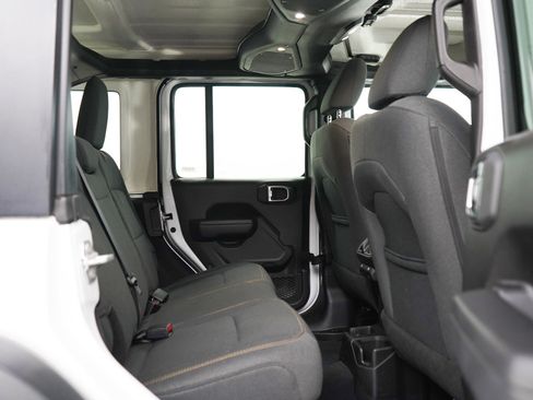 Used 2025 Jeep Wrangler Willys AWD/4WD image 12