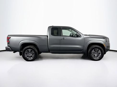 Used 2025 Nissan Frontier SV image 12