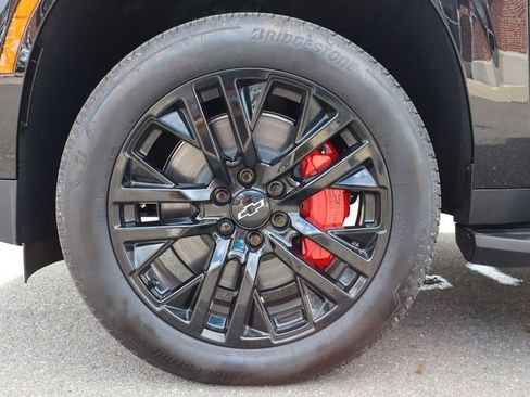 New 2025 Chevrolet Suburban Premier image 31