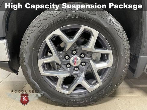 Used 2022 GMC Sierra 1500 SLT w/ SLT Premium Plus Package AWD/4WD image 8