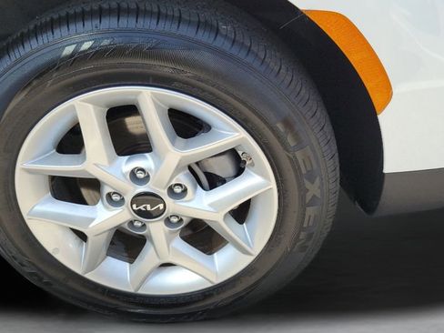 Used 2025 Kia Soul LX FWD image 34