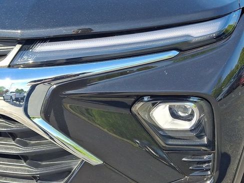 Used 2025 Chevrolet TrailBlazer LT AWD/4WD image 9