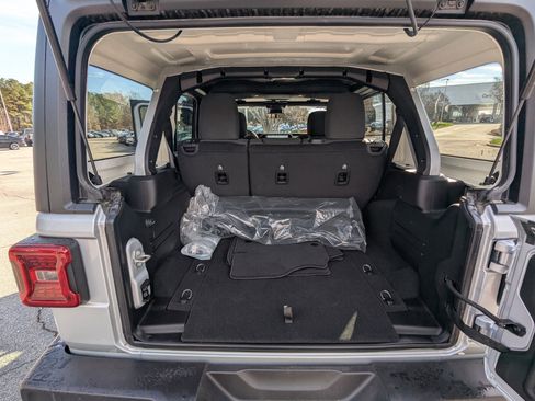 Used 2024 Jeep Wrangler Sport S image 15