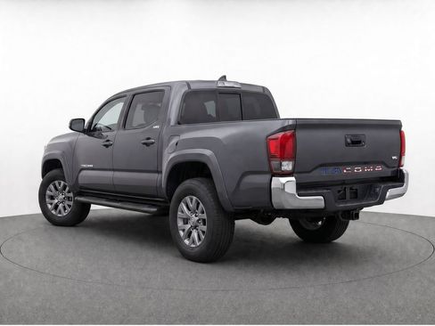 Used 2019 Toyota Tacoma SR5 RWD image 3