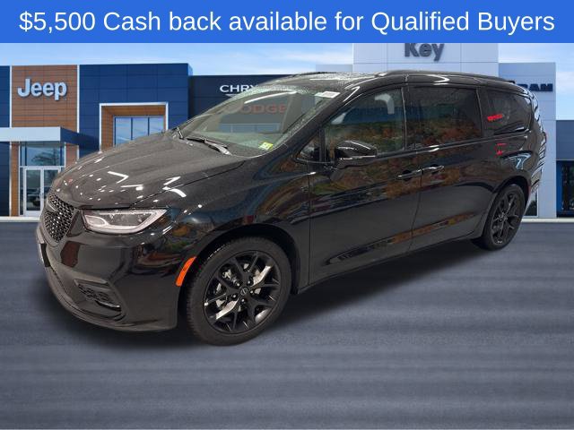 New 2026 Chrysler Pacifica Select w/ S Appearance Package FWD image 2