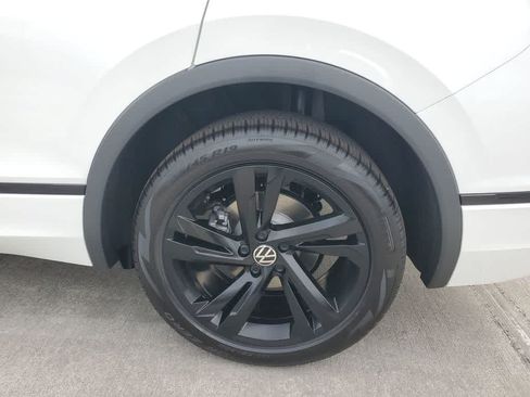 Used 2024 Volkswagen Tiguan SE R-Line FWD image 17