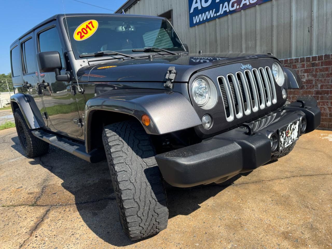 Used 2017 Jeep Wrangler Unlimited Sahara AWD/4WD image 2