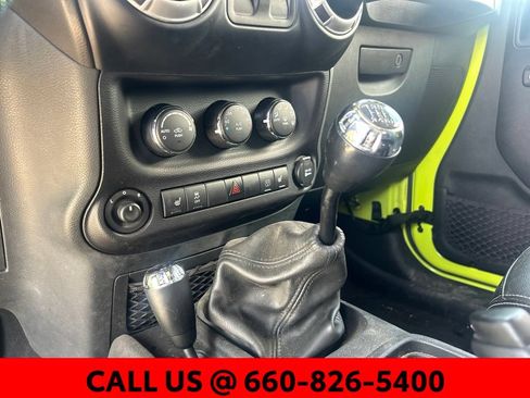 Used 2016 Jeep Wrangler Rubicon AWD/4WD image 13
