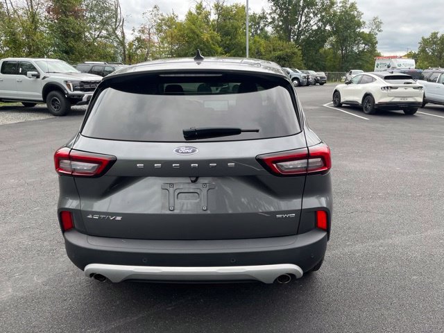 Used 2023 Ford Escape Active w/ Tech Pack #1 AWD/4WD image 2
