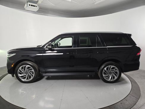 New 2026 Lincoln Navigator Premiere AWD/4WD image 8