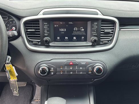 Used 2020 Kia Sorento LX FWD image 27