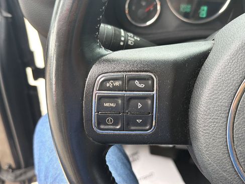 Used 2018 Jeep Wrangler Unlimited Sahara w/ Connectivity Group AWD/4WD image 22