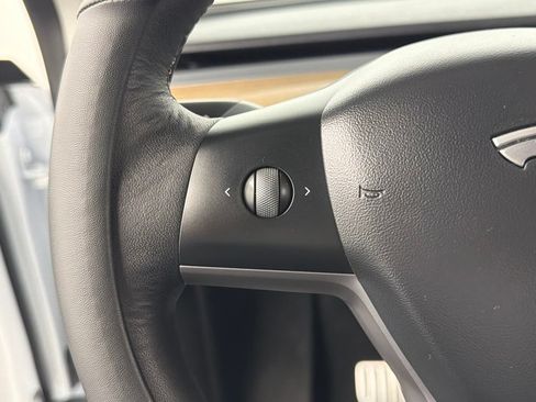 Used 2022 Tesla Model Y Performance AWD/4WD image 28