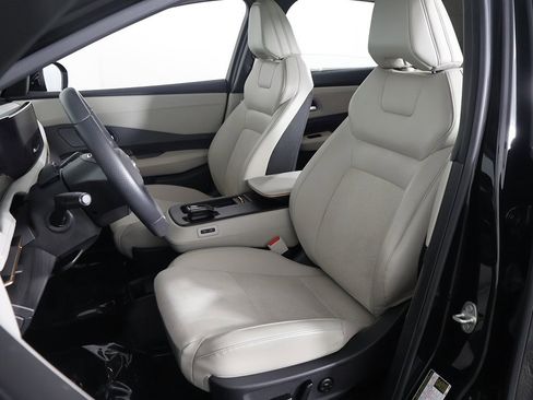 Used 2024 Nissan Ariya FWD image 32