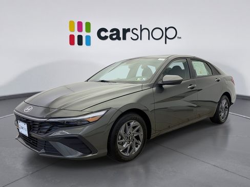 Used 2024 Hyundai Elantra SEL image 1