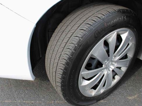 Used 2019 Subaru Impreza 2.0i w/ Eyesight image 17