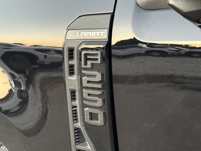 Used 2025 Ford F250 Lariat w/ Black Appearance Package AWD/4WD image 4