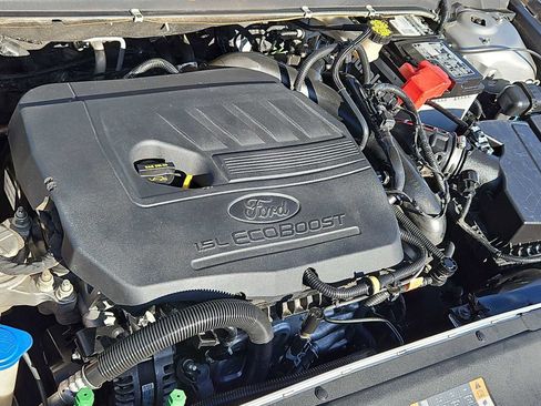 Used 2017 Ford Fusion SE w/ Fusion SE Technology Package image 15