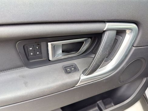 Used 2019 Land Rover Discovery Sport image 13