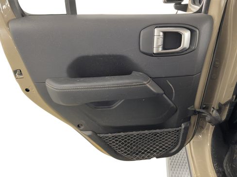 Used 2020 Jeep Gladiator Overland image 17