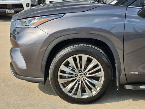 Used 2022 Toyota Highlander Platinum AWD/4WD image 8