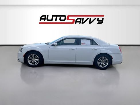 Used 2021 Chrysler 300 Touring L RWD image 4