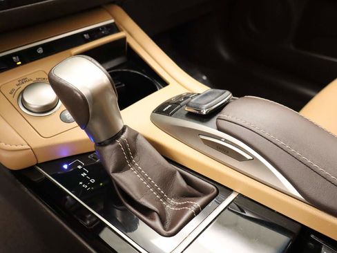 Used 2017 Lexus ES 350 w/ Navigation System Package image 9