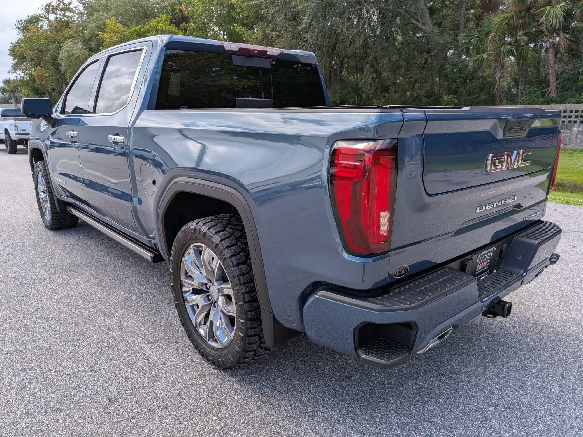 Used 2025 GMC Sierra 1500 Denali AWD/4WD image 6