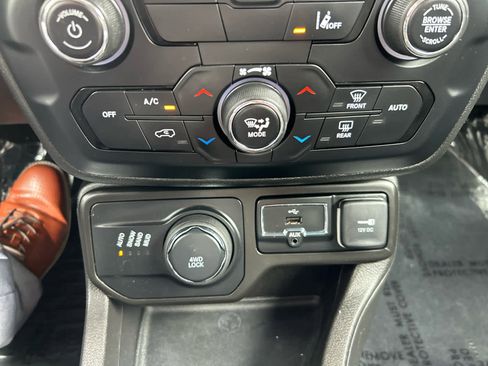 Used 2021 Jeep Renegade Sport AWD/4WD image 18