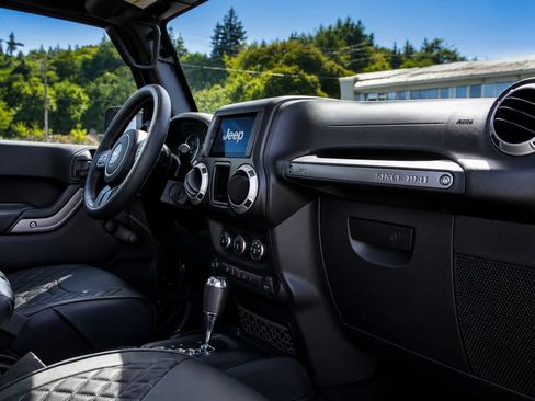 Used 2017 Jeep Wrangler Unlimited Sport w/ Connectivity Group AWD/4WD image 15