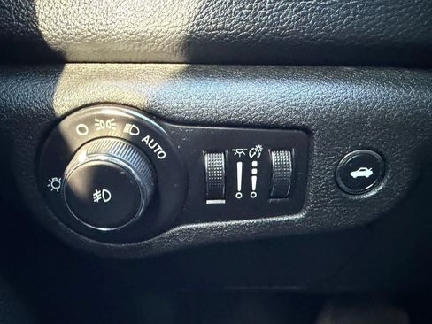 Used 2015 Chrysler 200 S FWD image 25