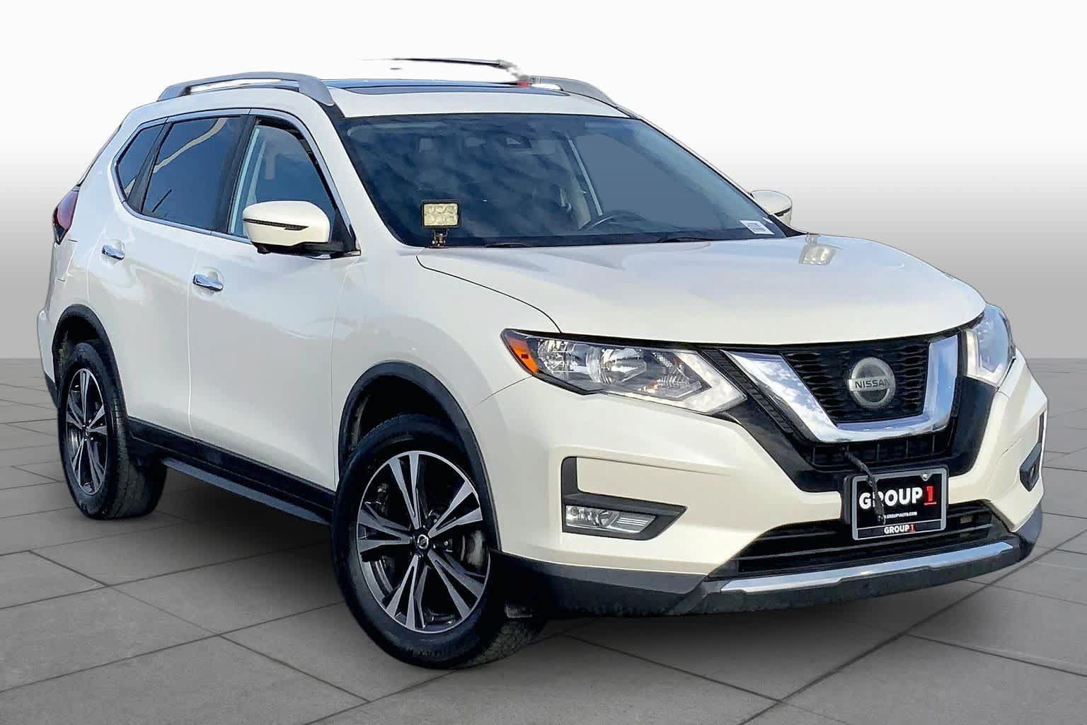 Used 2020 Nissan Rogue SV w/ Sun & Sound Touring Package AWD/4WD image 3
