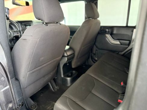 Used 2018 Jeep Wrangler Unlimited Sport S image 38