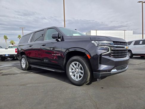 Used 2024 Chevrolet Suburban LT image 1