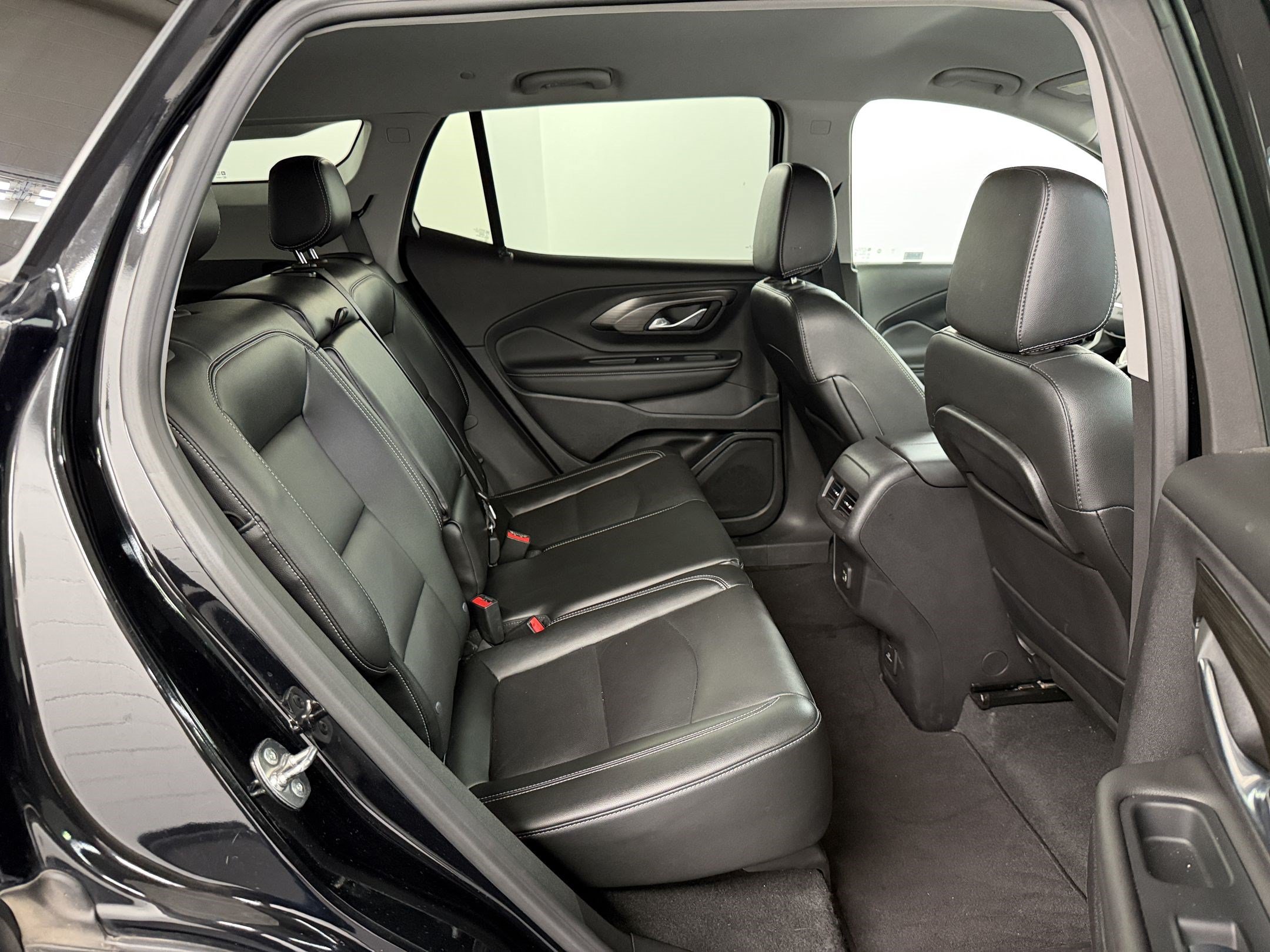 Used 2024 GMC Terrain SLT AWD/4WD image 29