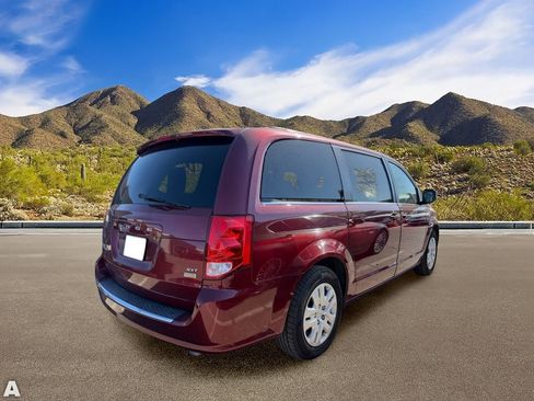 Used 2018 Dodge Grand Caravan SXT FWD image 4