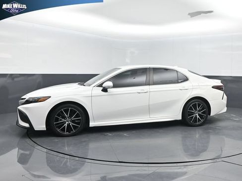 Used 2022 Toyota Camry SE FWD image 4