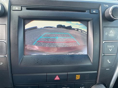Used 2016 Toyota Camry SE FWD image 18