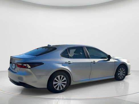 Used 2021 Toyota Camry LE image 8