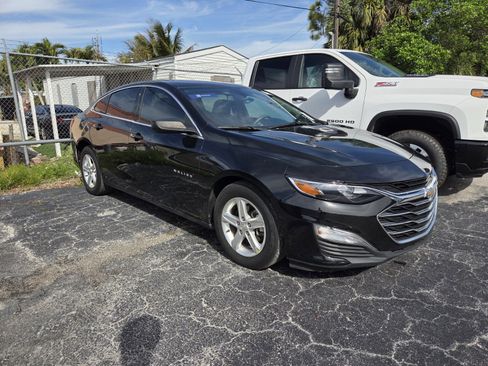 Used 2022 Chevrolet Malibu LS image 3