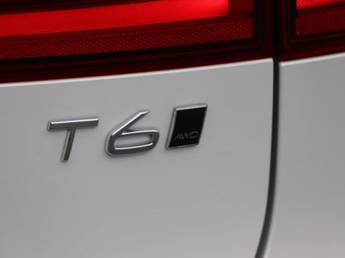 Used 2020 Volvo V90 T6 Cross Country image 6