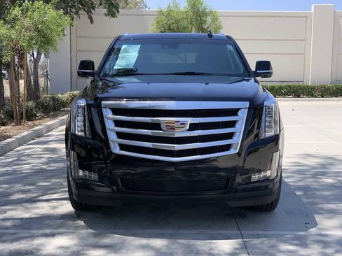 Used 2016 Cadillac Escalade Premium image 2