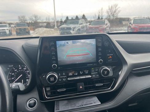 Used 2021 Toyota Highlander XLE image 20