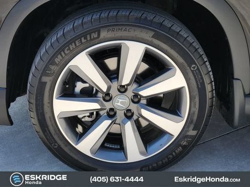Used 2025 Honda Pilot Touring image 13