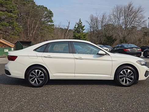 Used 2023 Volkswagen Jetta S image 9