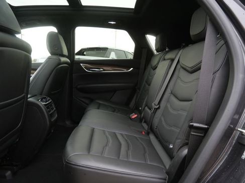 Used 2019 Cadillac XT5 Platinum AWD/4WD image 14